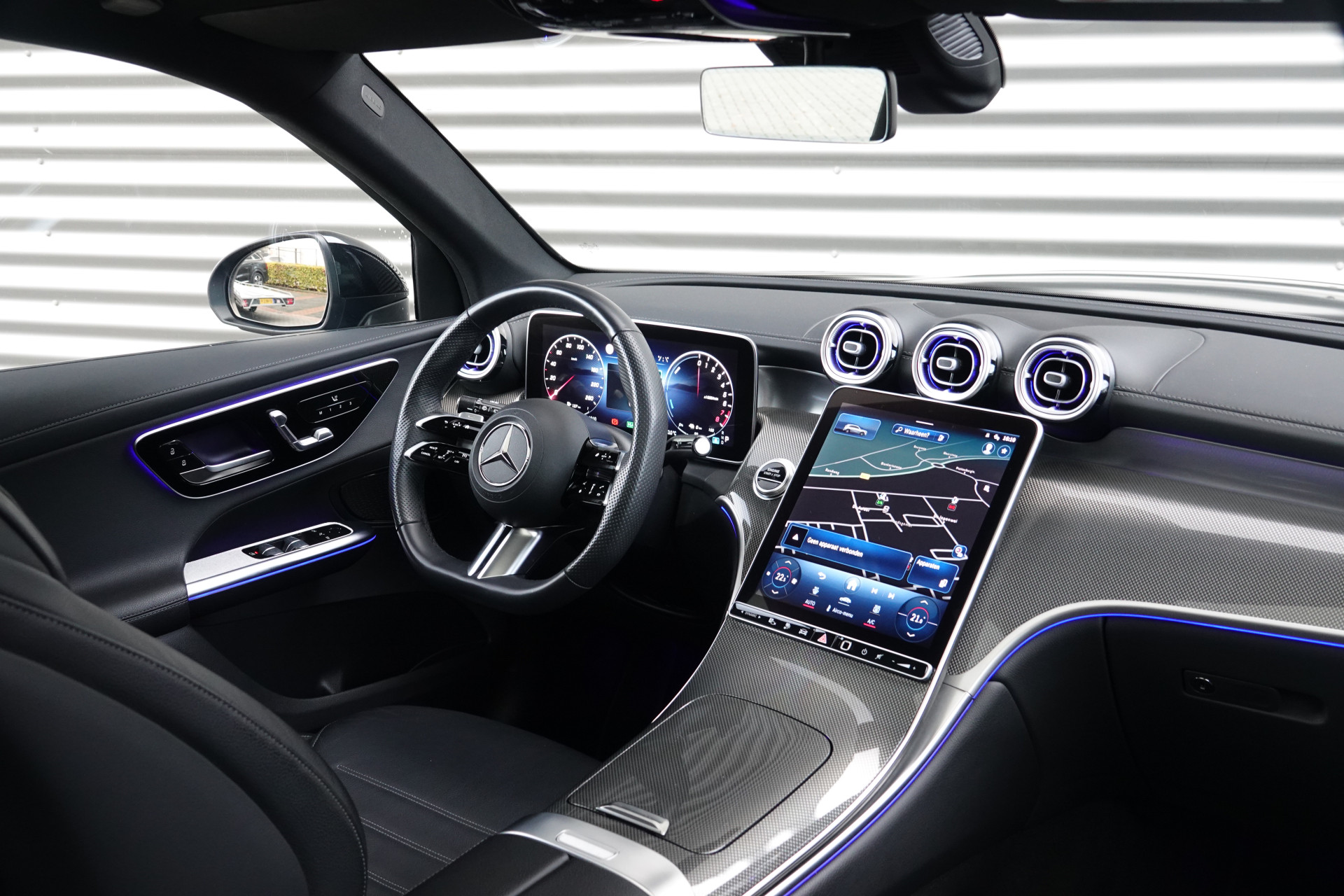 tweedehands Mercedes-Benz GLC 300e 4MATIC AMG Line | Pano | Burmester | Trekhaak | Night Pakket | 360 | Memory |  – beschikbaar bij Van de Velde Auto’s