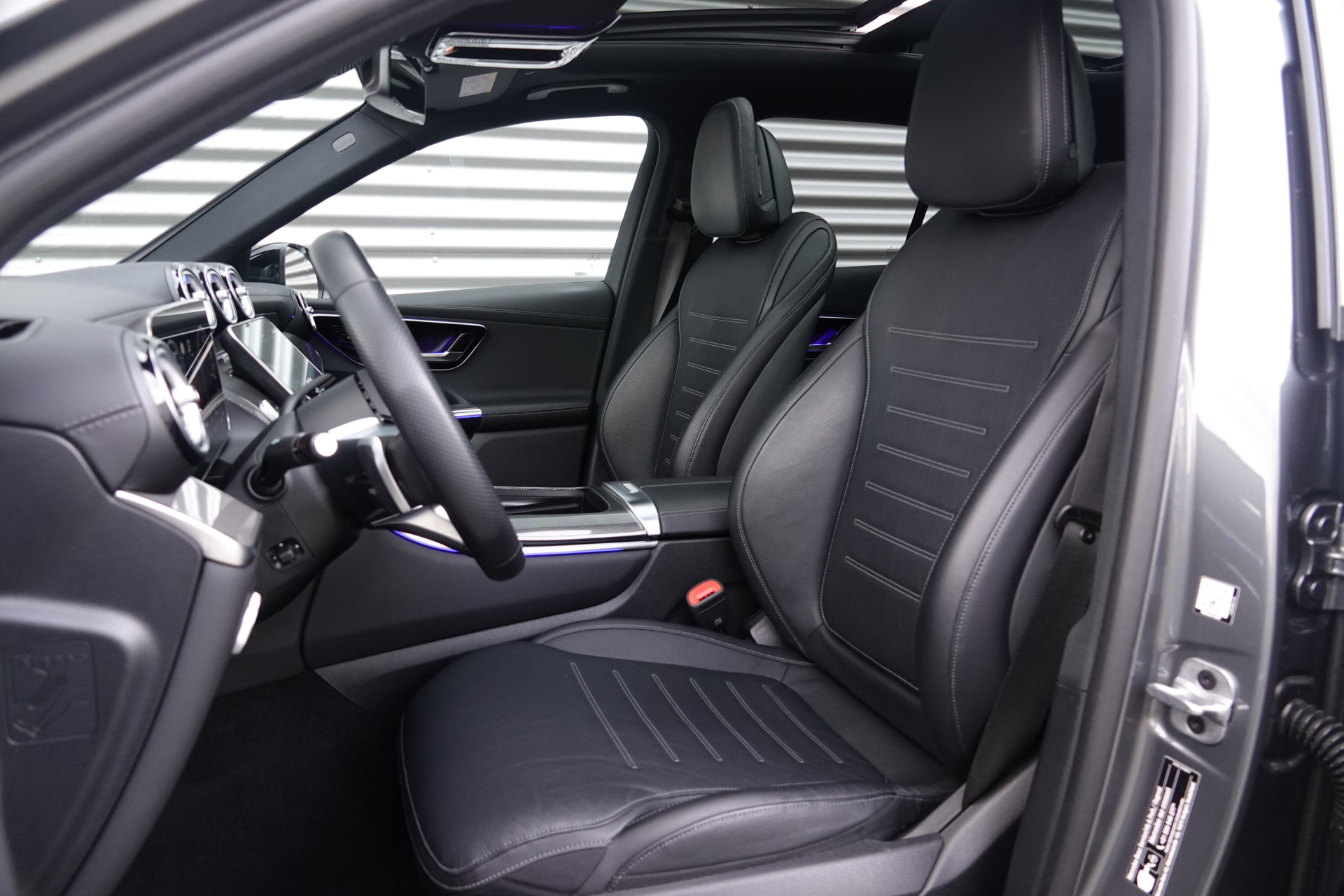 tweedehands Mercedes-Benz GLC 300e 4MATIC AMG Line | Pano | Burmester | Trekhaak | Night Pakket | 360 | Memory |  – beschikbaar bij Van de Velde Auto’s