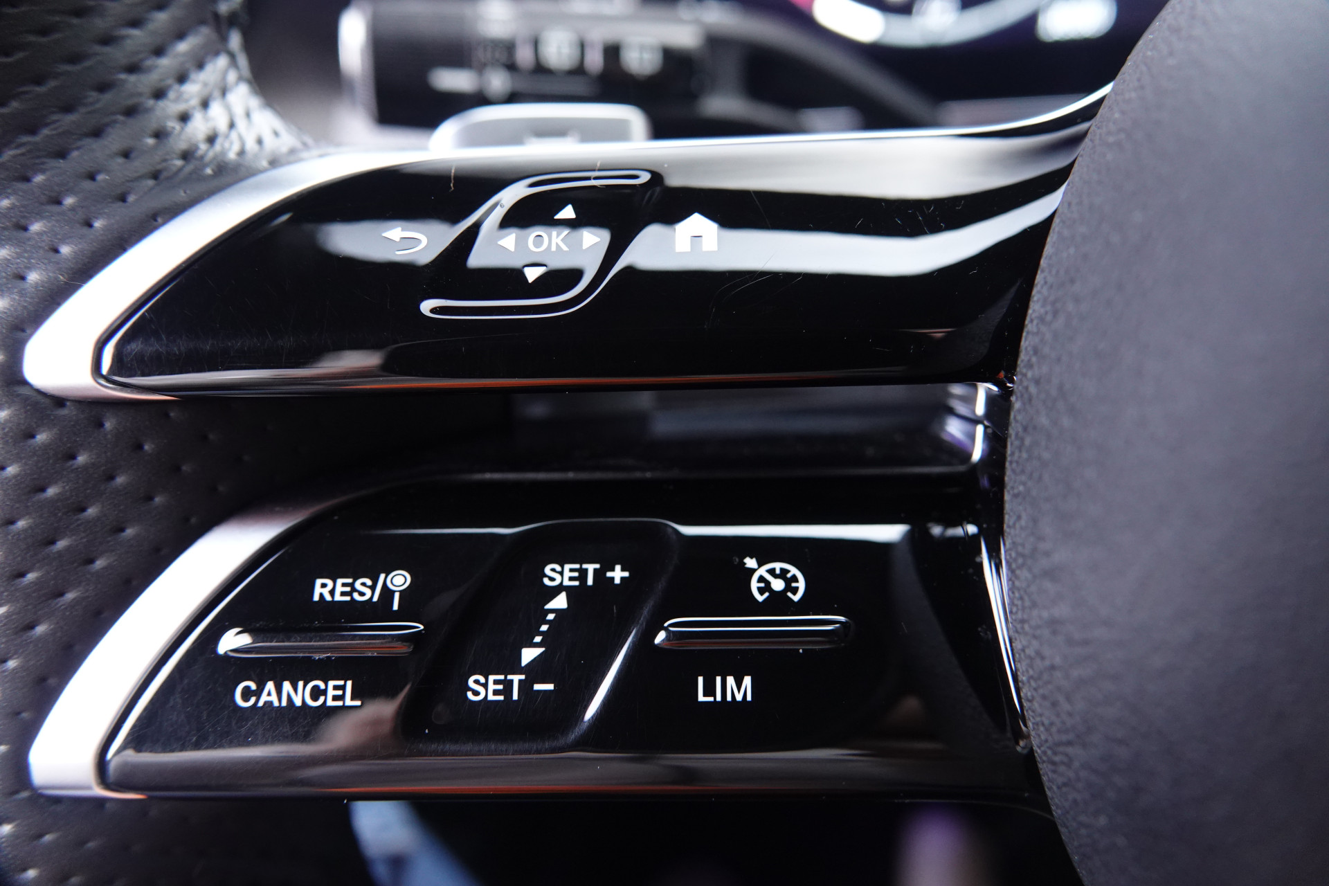 tweedehands Mercedes-Benz GLC 300e 4MATIC AMG Line | Pano | Burmester | Trekhaak | Night Pakket | 360 | Memory |  – beschikbaar bij Van de Velde Auto’s