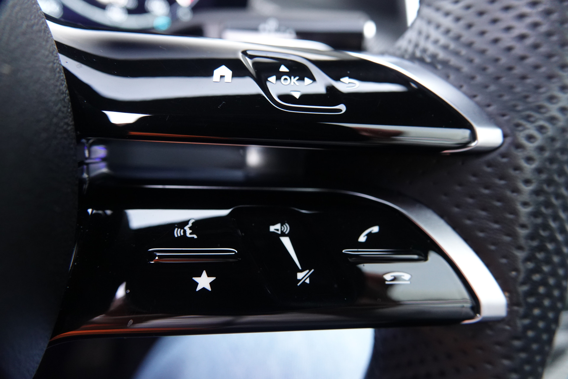 tweedehands Mercedes-Benz GLC 300e 4MATIC AMG Line | Pano | Burmester | Trekhaak | Night Pakket | 360 | Memory |  – beschikbaar bij Van de Velde Auto’s