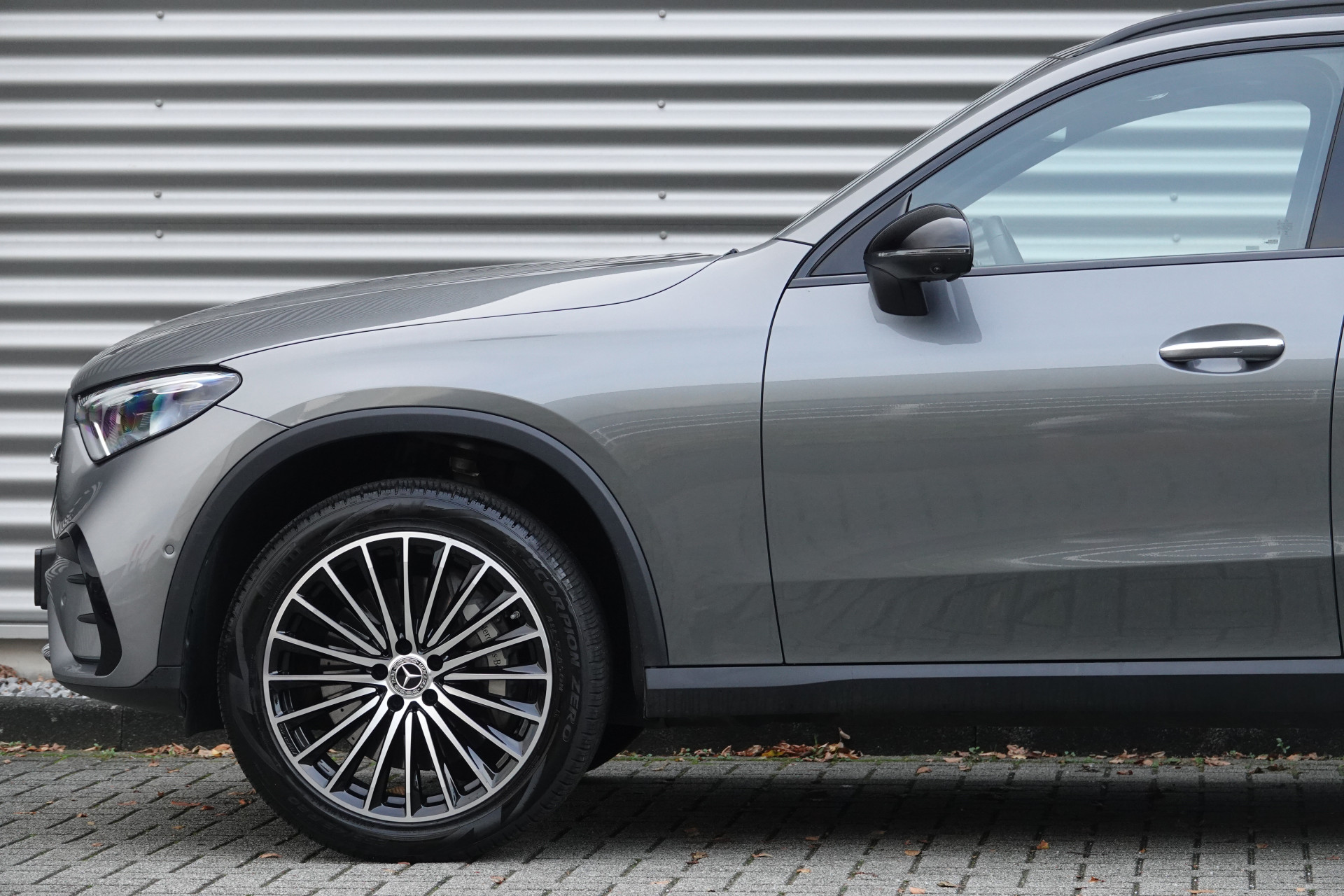 tweedehands Mercedes-Benz GLC 300e 4MATIC AMG Line | Pano | Burmester | Trekhaak | Night Pakket | 360 | Memory |  – beschikbaar bij Van de Velde Auto’s