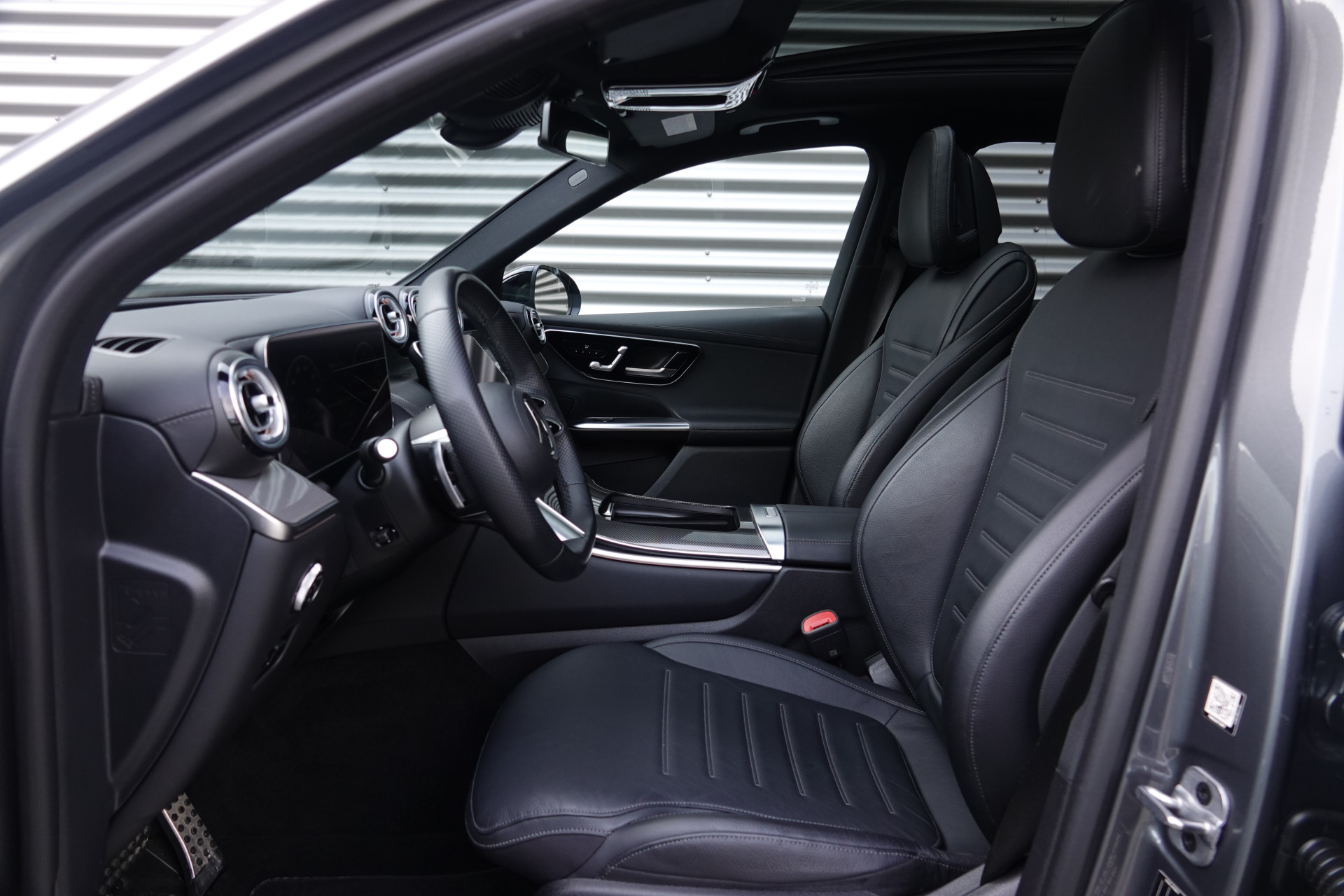 tweedehands Mercedes-Benz GLC 300e 4MATIC AMG Line | Pano | Burmester | Trekhaak | Night Pakket | 360 | Memory |  – beschikbaar bij Van de Velde Auto’s