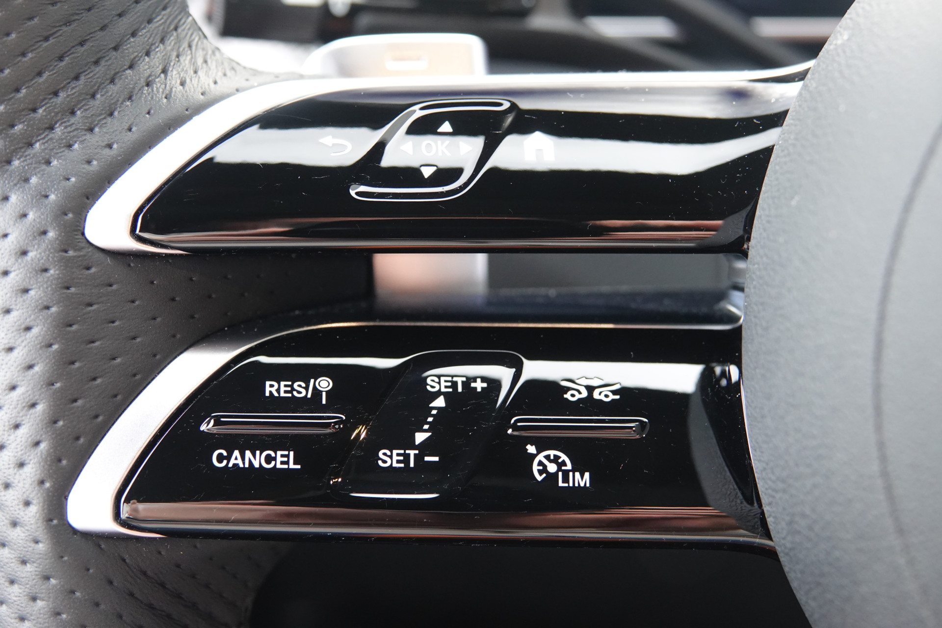 tweedehands Mercedes-Benz GLC 400e 4MATIC AMG Line | Pano | Achteras Sturing | Luchtvering | Burmester | Trekhaak | HUD |  – beschikbaar bij Van de Velde Auto’s