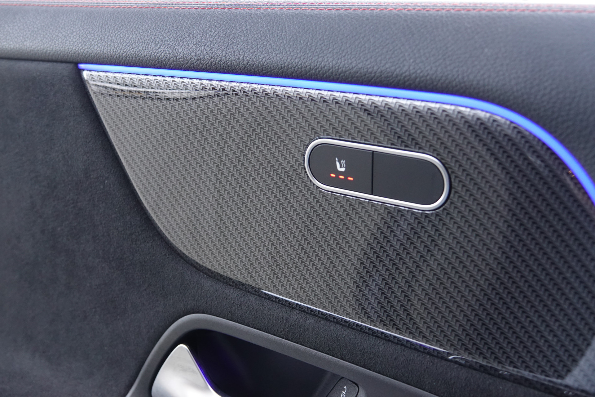 tweedehands Mercedes-Benz GLA 200 AMG Line Night Pakket | Trekhaak | Sfeerverlichting | Camera | BTW |  – beschikbaar bij Van de Velde Auto’s