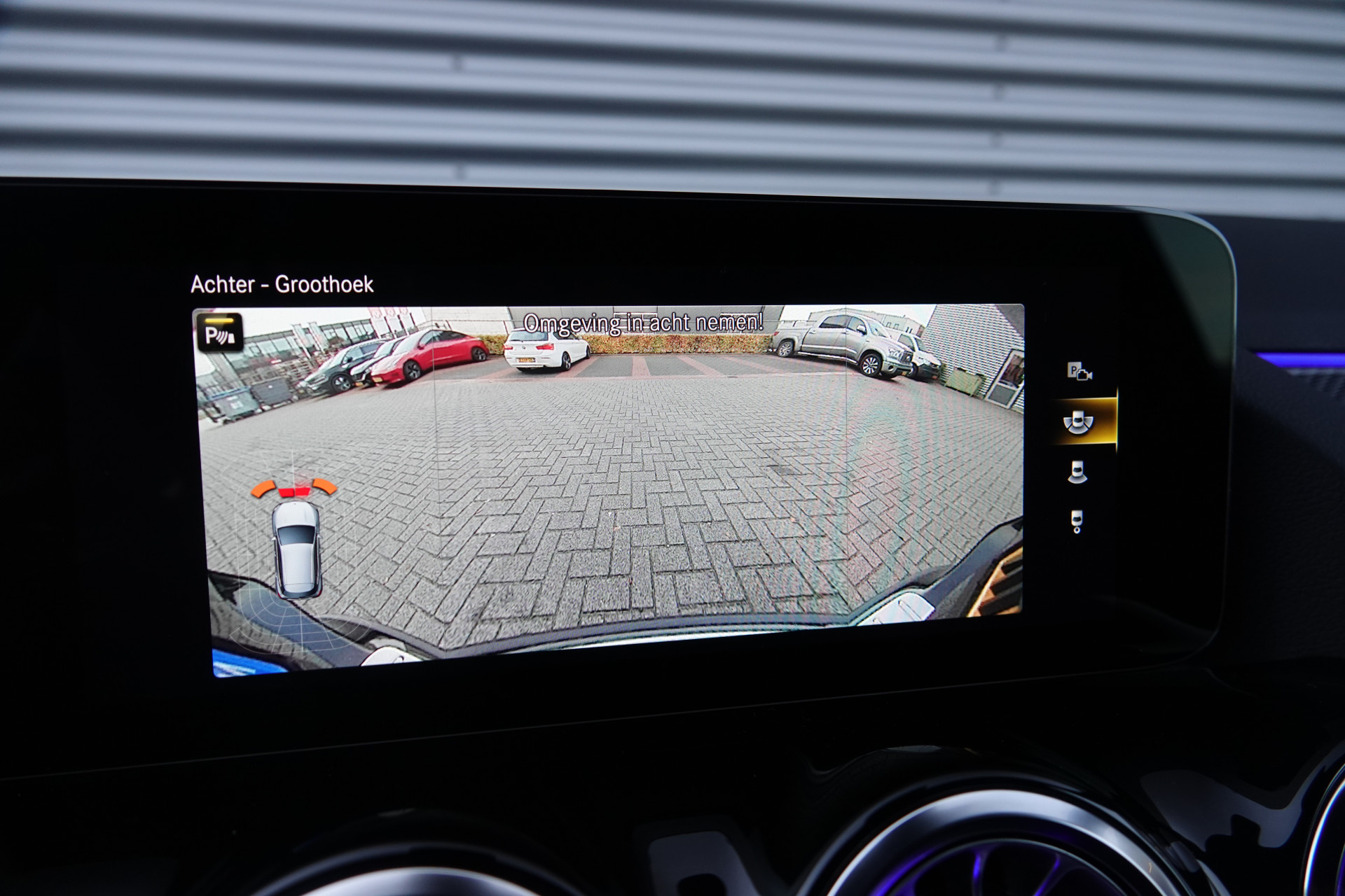 tweedehands Mercedes-Benz GLA 200 AMG Line Night Pakket | Trekhaak | Sfeerverlichting | Camera | BTW |  – beschikbaar bij Van de Velde Auto’s