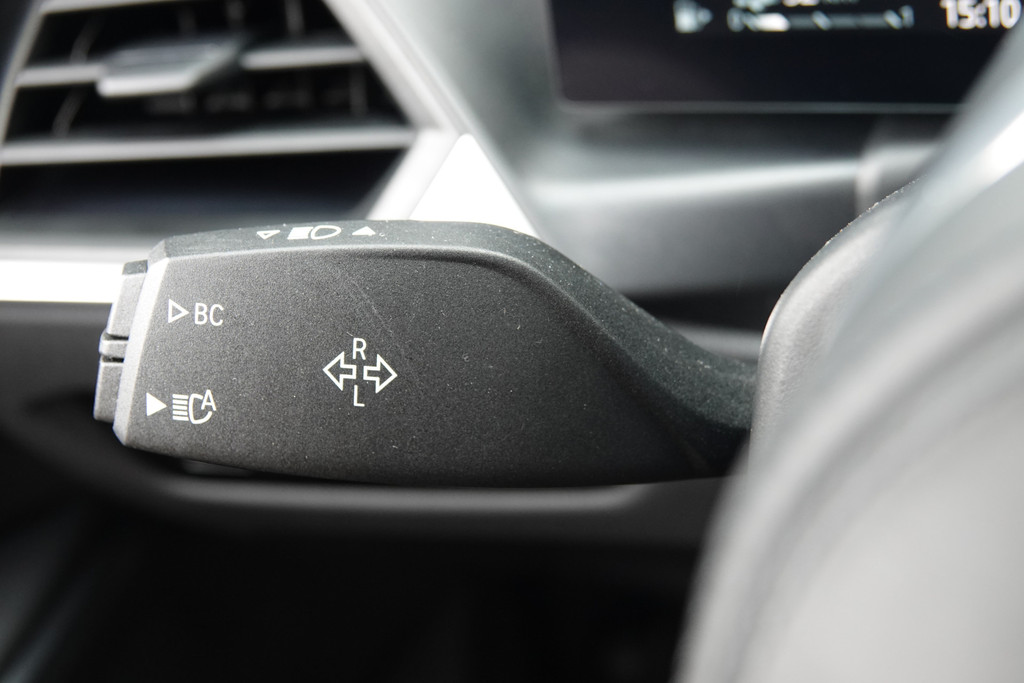 tweedehands BMW 3 Serie Touring 330e xDrive M-Sport | Panoramadak | HUD | Facelift | Camera | SOH 99% |  – beschikbaar bij Van de Velde Auto’s