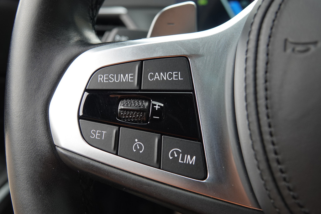 tweedehands BMW 3 Serie Touring 330e xDrive M-Sport | Panoramadak | HUD | Facelift | Camera | SOH 99% |  – beschikbaar bij Van de Velde Auto’s
