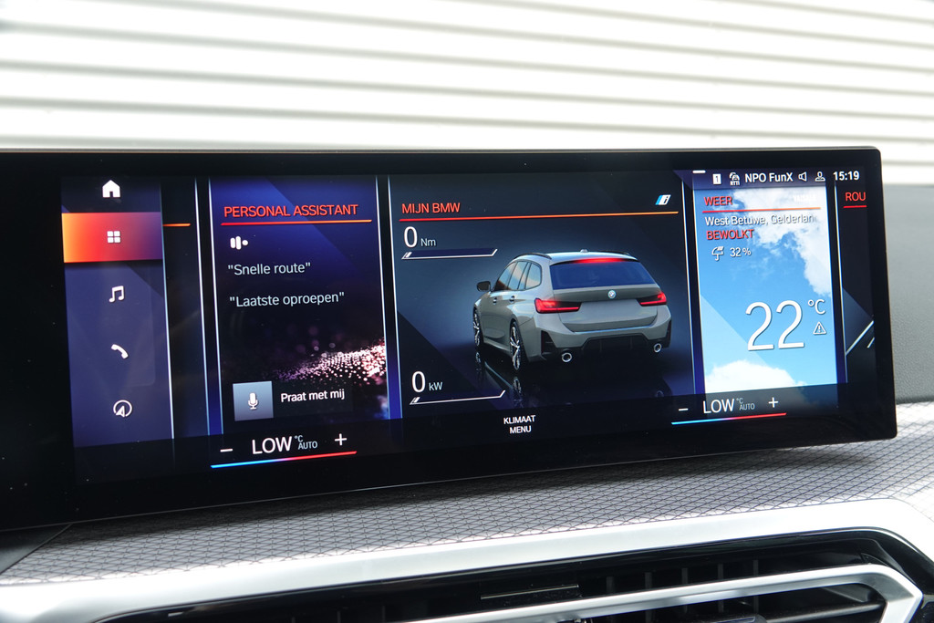 tweedehands BMW 3 Serie Touring 330e xDrive M-Sport | Panoramadak | HUD | Facelift | Camera | SOH 99% |  – beschikbaar bij Van de Velde Auto’s