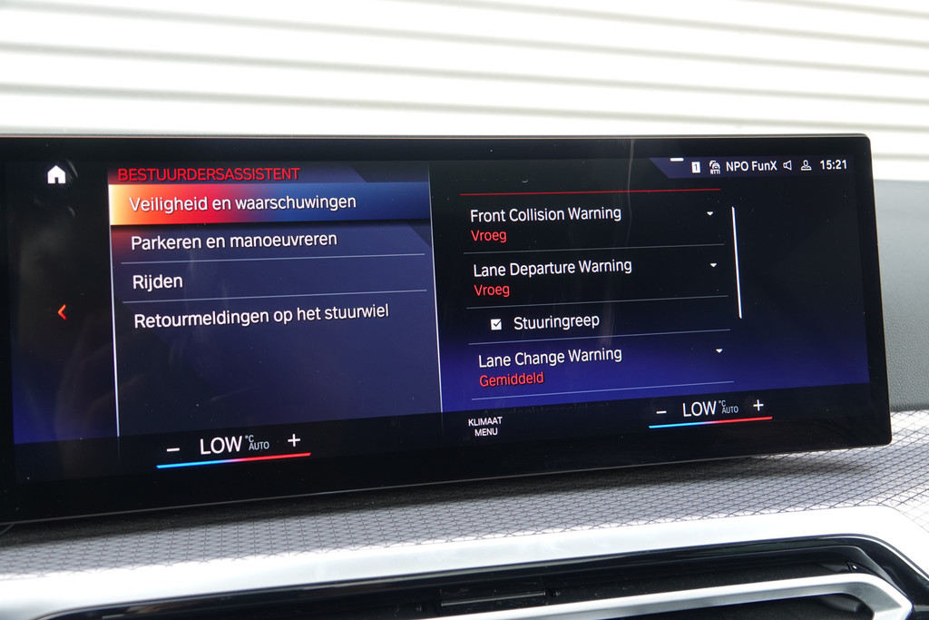 tweedehands BMW 3 Serie Touring 330e xDrive M-Sport | Panoramadak | HUD | Facelift | Camera | SOH 99% |  – beschikbaar bij Van de Velde Auto’s